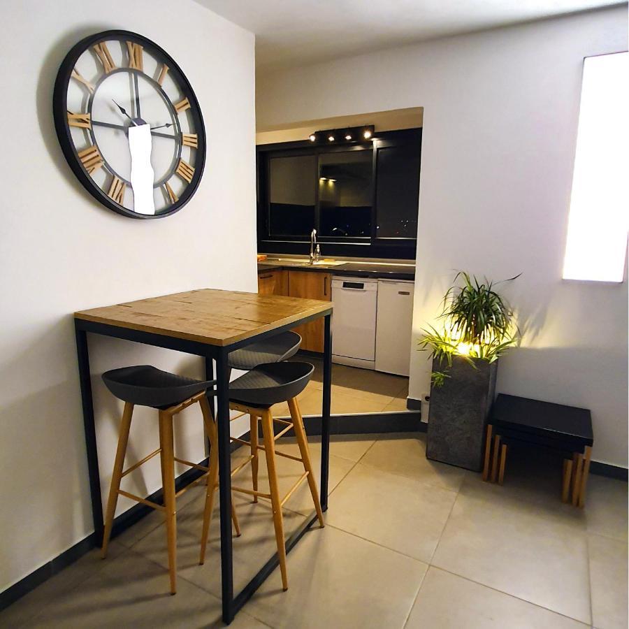 Rooftop - L'Appartement En Haut Saint-Denis Kültér fotó