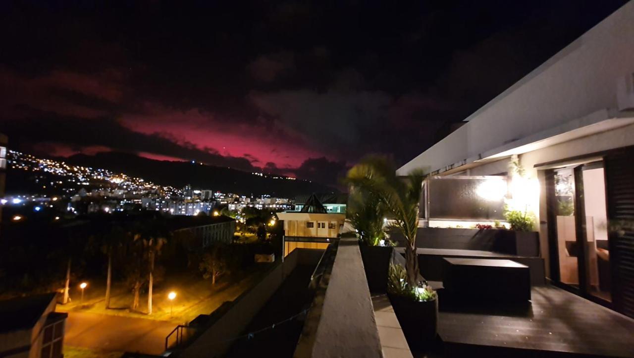 Rooftop - L'Appartement En Haut Saint-Denis Kültér fotó